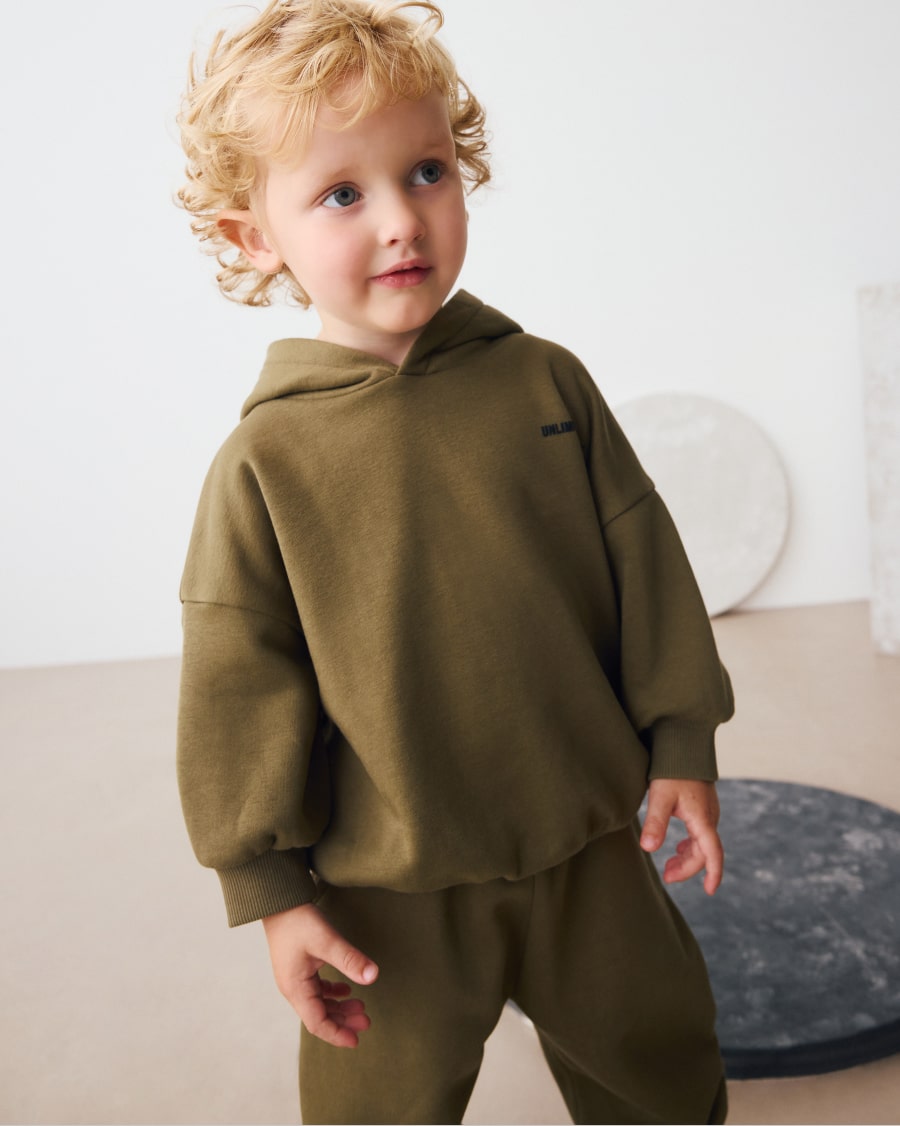 SWEATSHIRTS & HOODIES