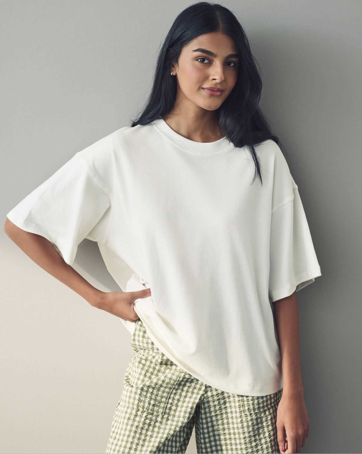 بلوزات وتيشرتات