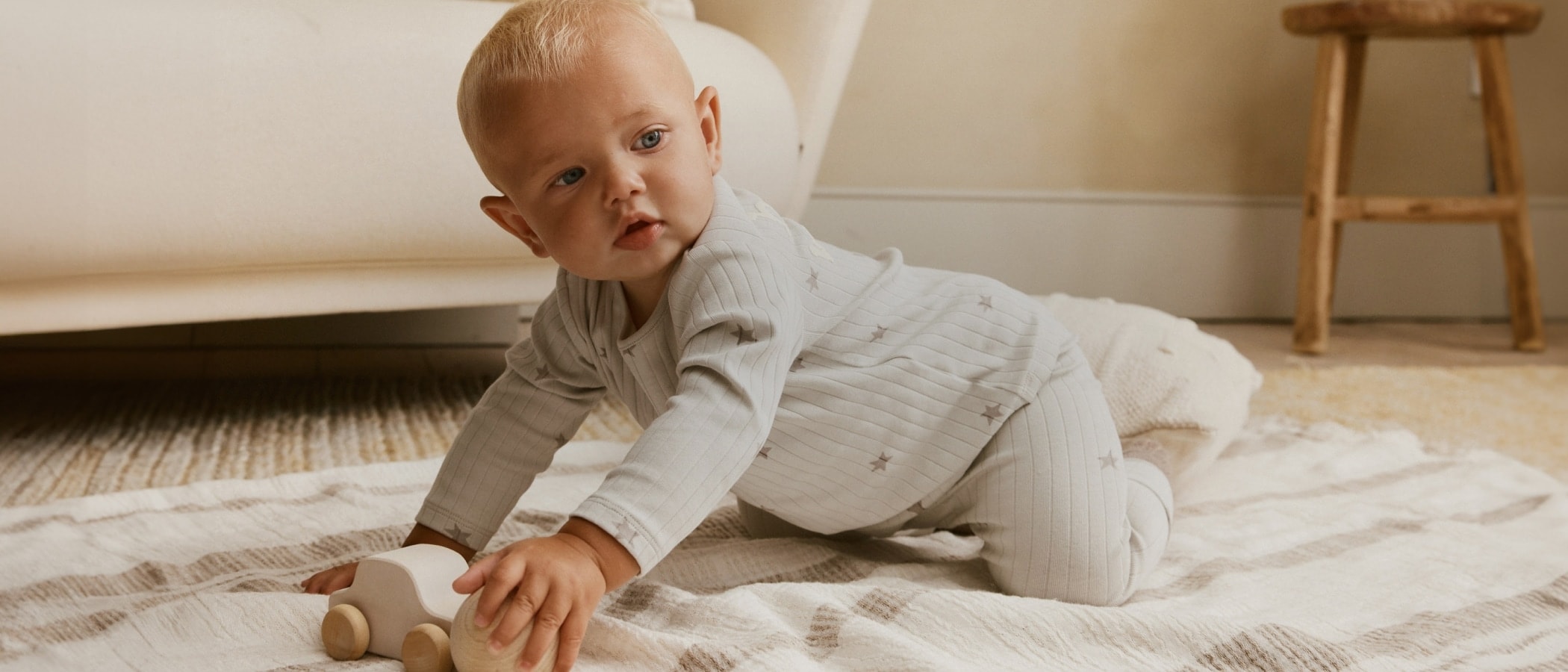 أطقم وأزياء البيبي