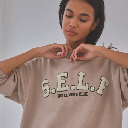 HOODIES & SWEATSHIRTS